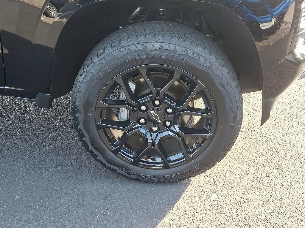 Certified 2024 Chevrolet Colorado Z71 w/ LPO, Dark Essentials Package image 8
