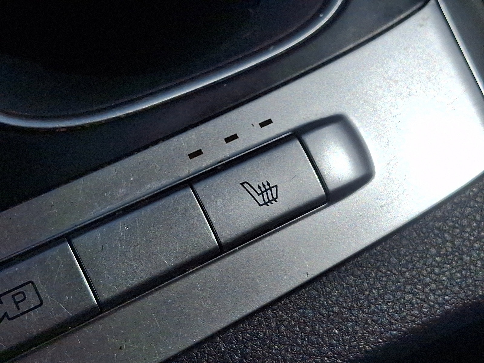 Used 2024 Kia Carnival LX FWD image 25