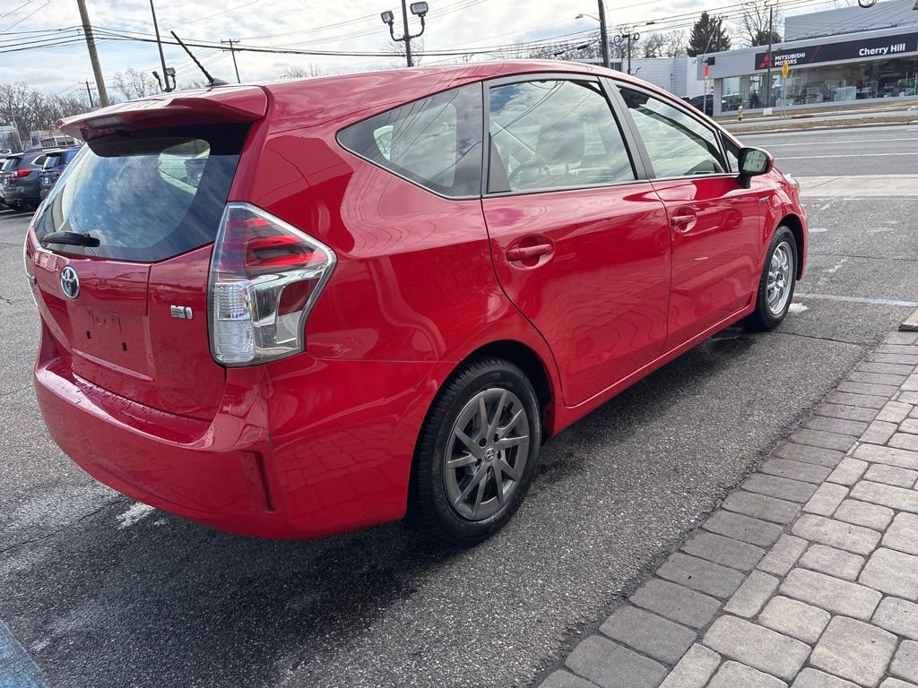 Used 2017 Toyota Prius V Two image 9