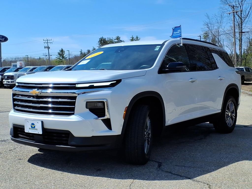 Used 2025 Chevrolet Traverse LT w/ Enhanced Driving Package AWD/4WD image 7