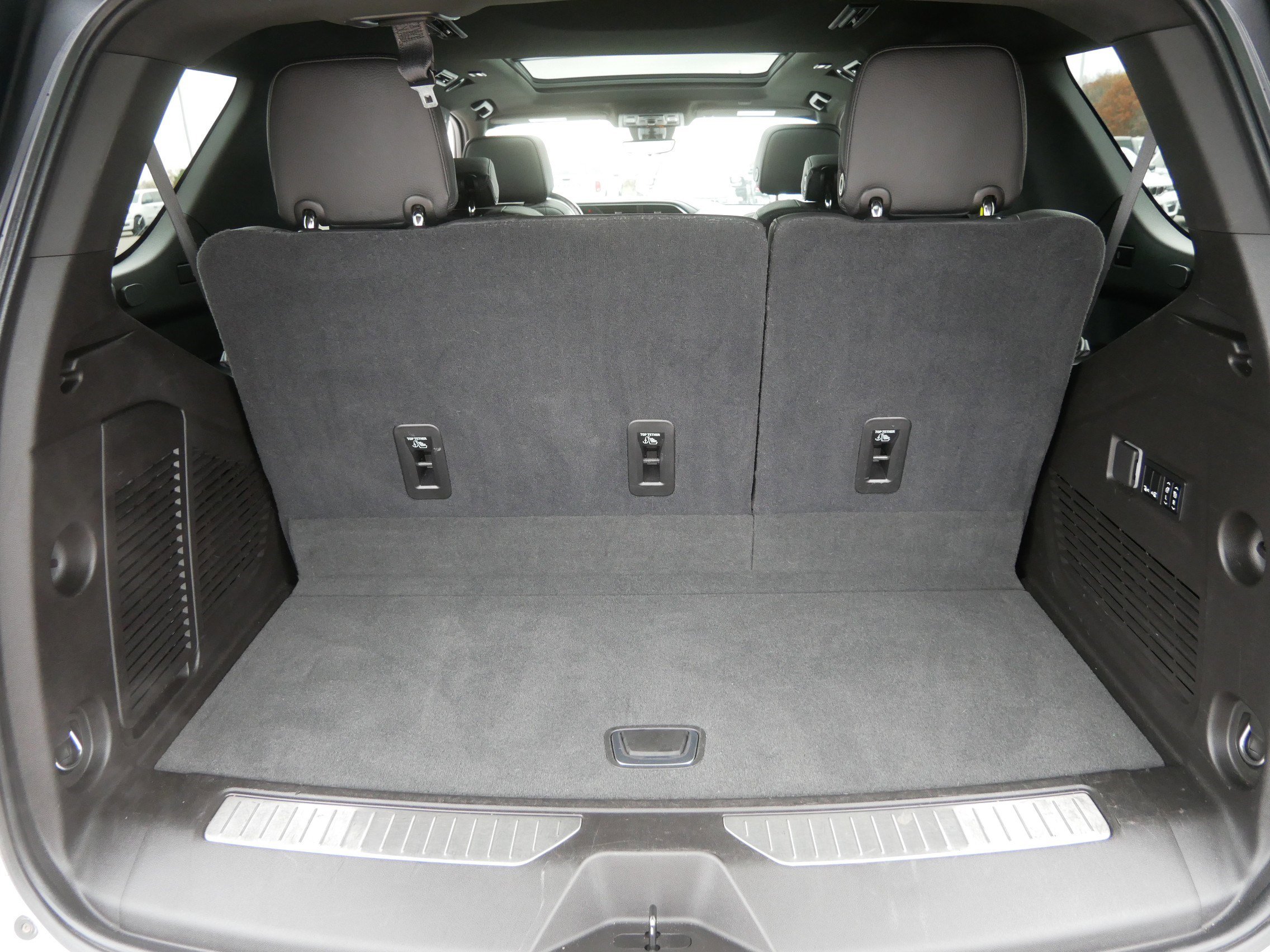 Used 2021 GMC Yukon Denali w/ Denali Premium Package image 18