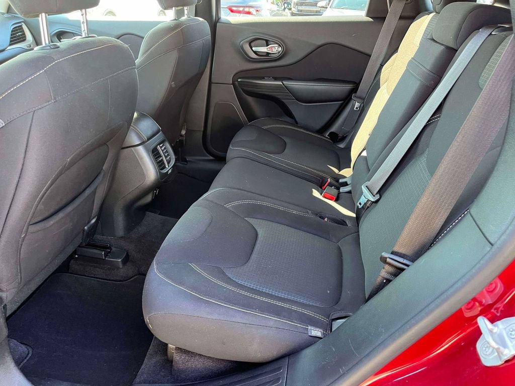 Used 2016 Jeep Cherokee Latitude w/ Comfort/Convenience Group FWD image 9