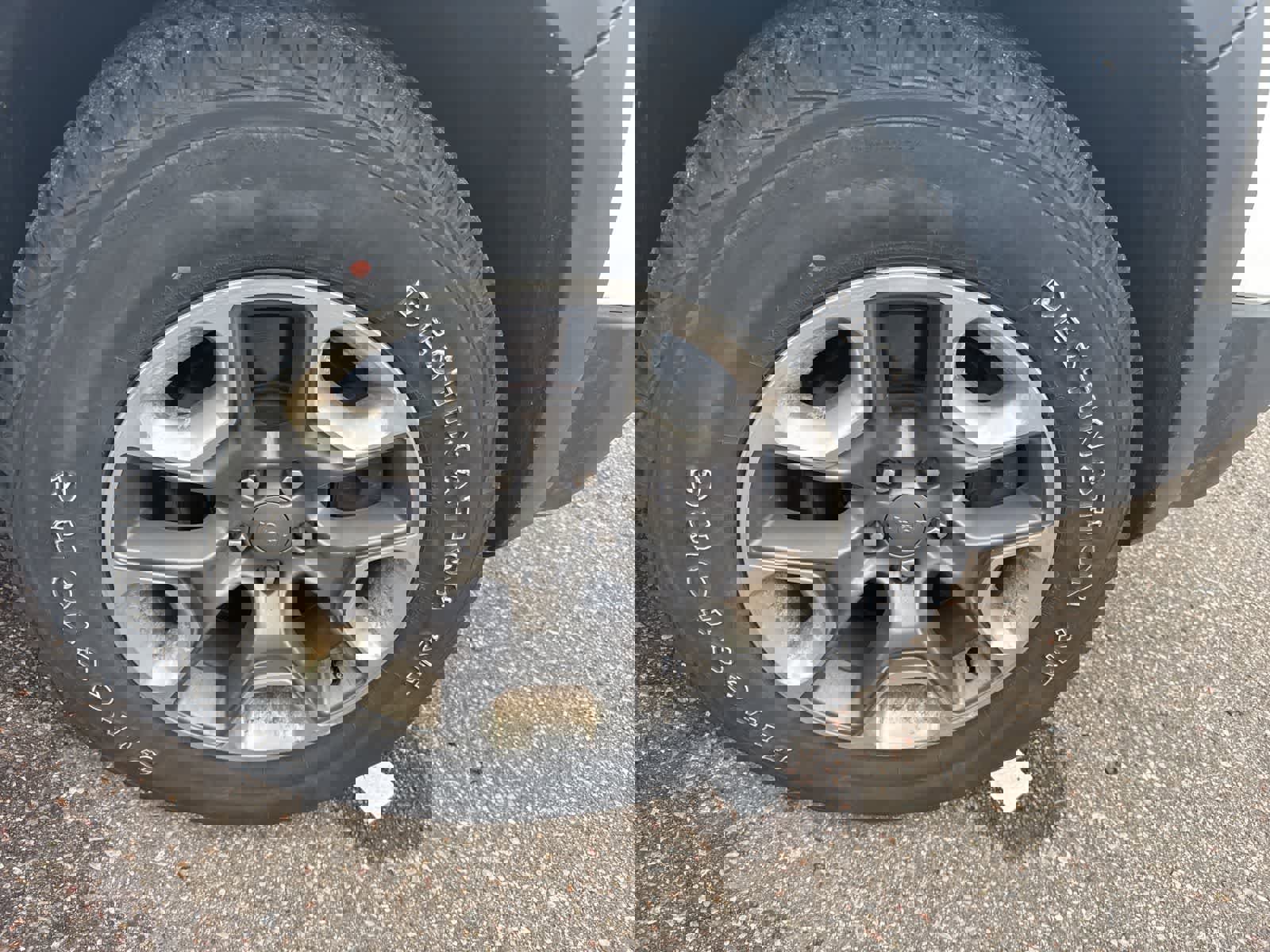 Used 2019 Jeep Cherokee Trailhawk w/ Cold Weather Group image 11