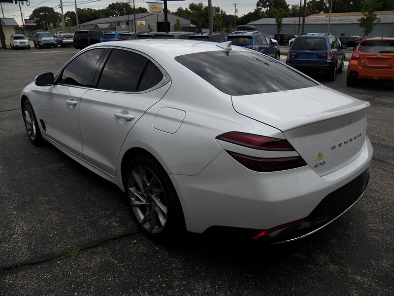 Used 2022 Genesis G70 2.0T RWD image 3
