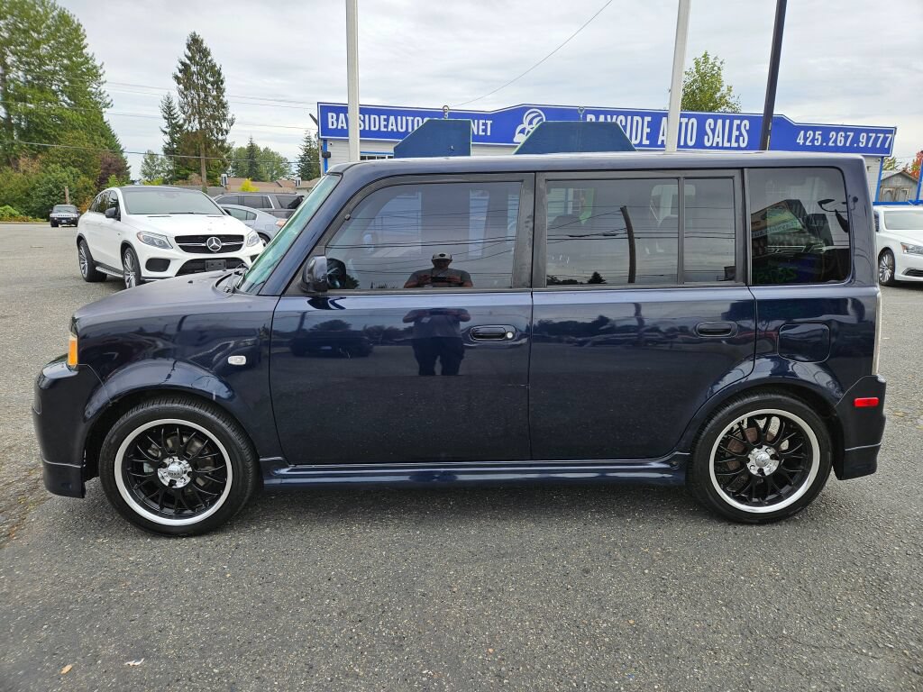 Used 2005 Scion xB FWD image 2