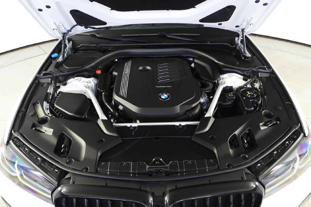 Certified 2023 BMW 540i w/ M Sport Package RWD image 6
