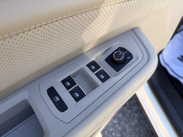 Used 2024 Volkswagen Atlas SE FWD image 18