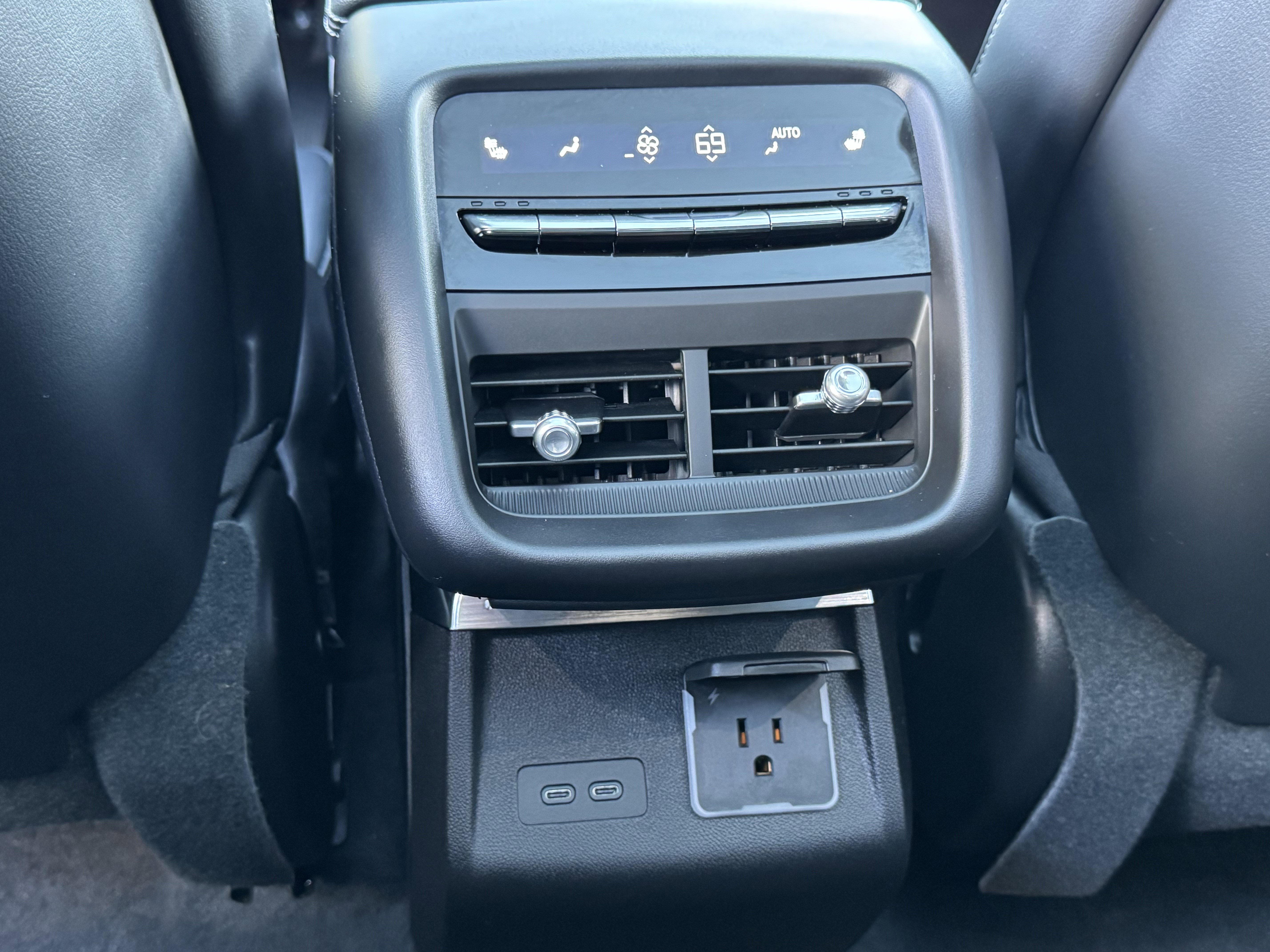 Used 2024 Cadillac Lyriq Luxury w/ LPO, Floor Liner Package image 34