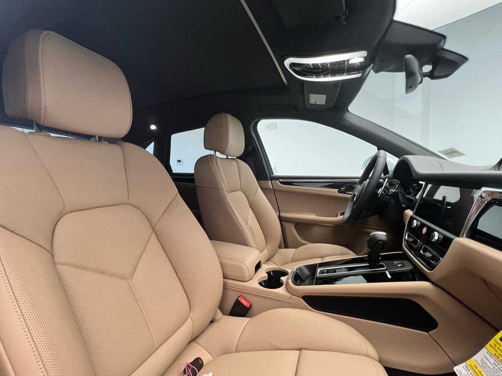 Used 2026 Porsche Macan AWD/4WD image 18