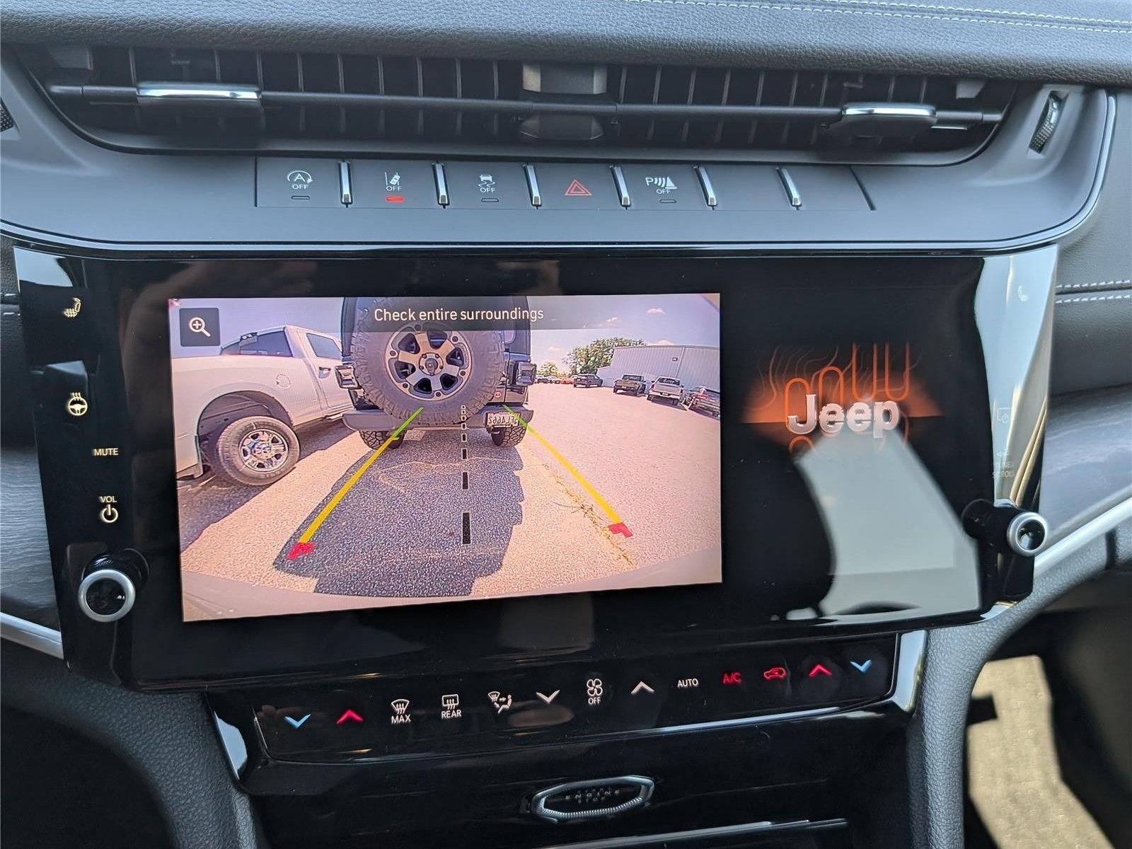 New 2027 Jeep Grand Cherokee Altitude AWD/4WD image 24