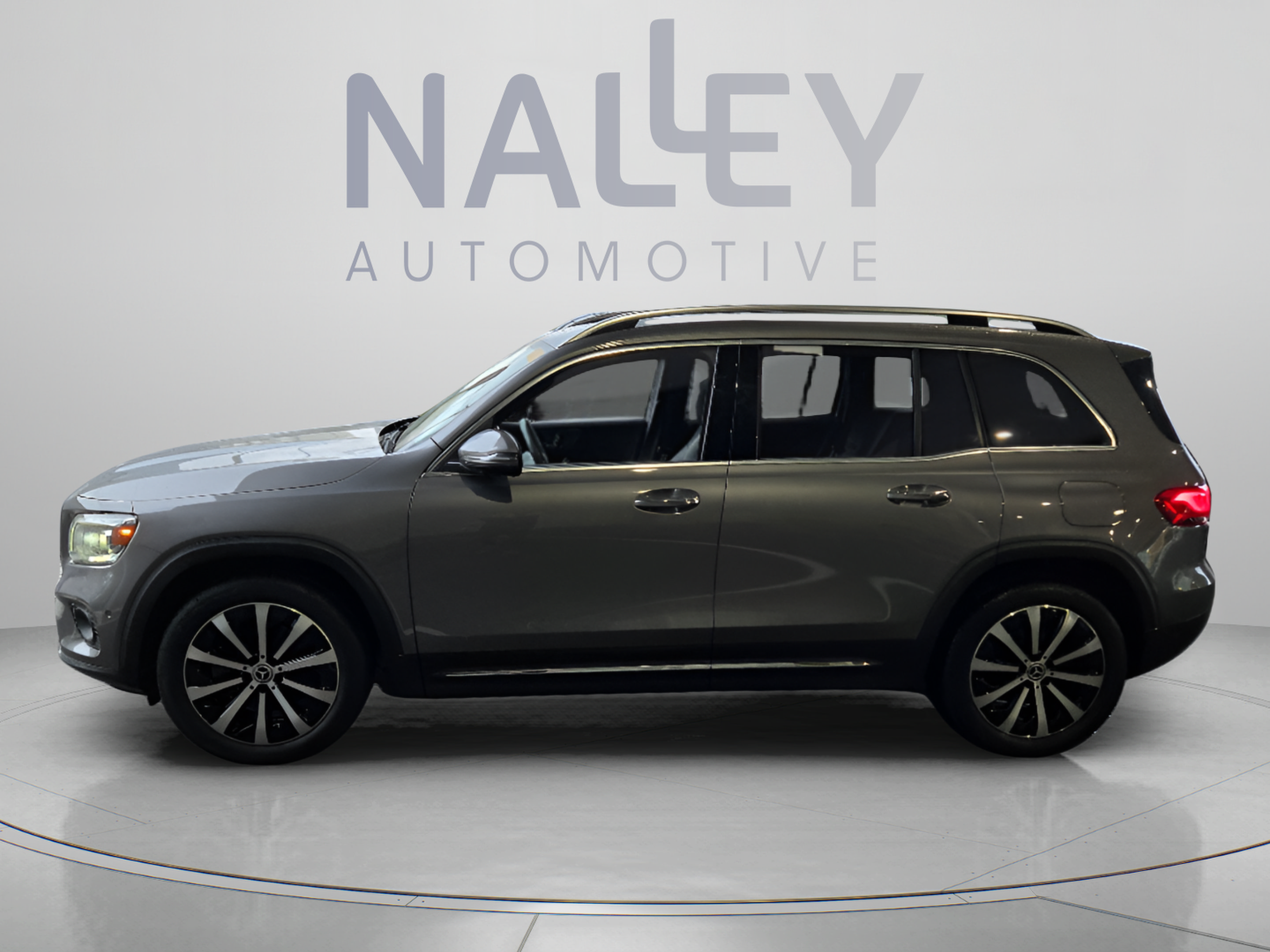 Used 2021 Mercedes-Benz GLB 250 4MATIC image 2