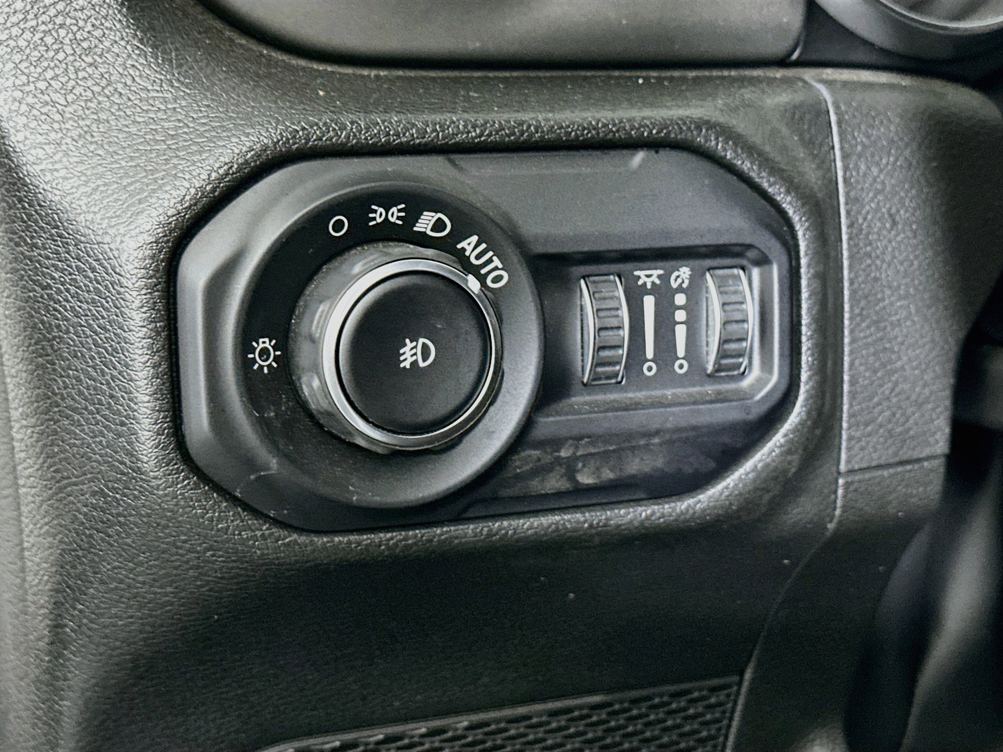 Used 2022 Jeep Wrangler Unlimited Sport w/ Sun And Sound Package AWD/4WD image 16