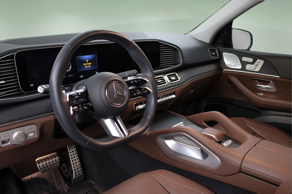 Used 2024 Mercedes-Benz GLS 450 4MATIC image 15