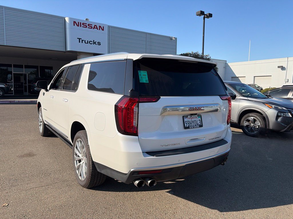 Used 2022 GMC Yukon XL Denali w/ Denali Premium Package AWD/4WD image 4