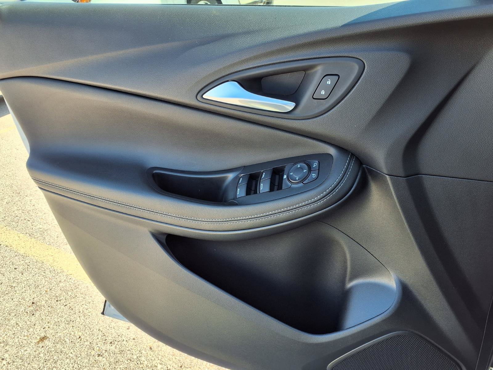 Used 2025 Buick Encore GX Preferred FWD image 19