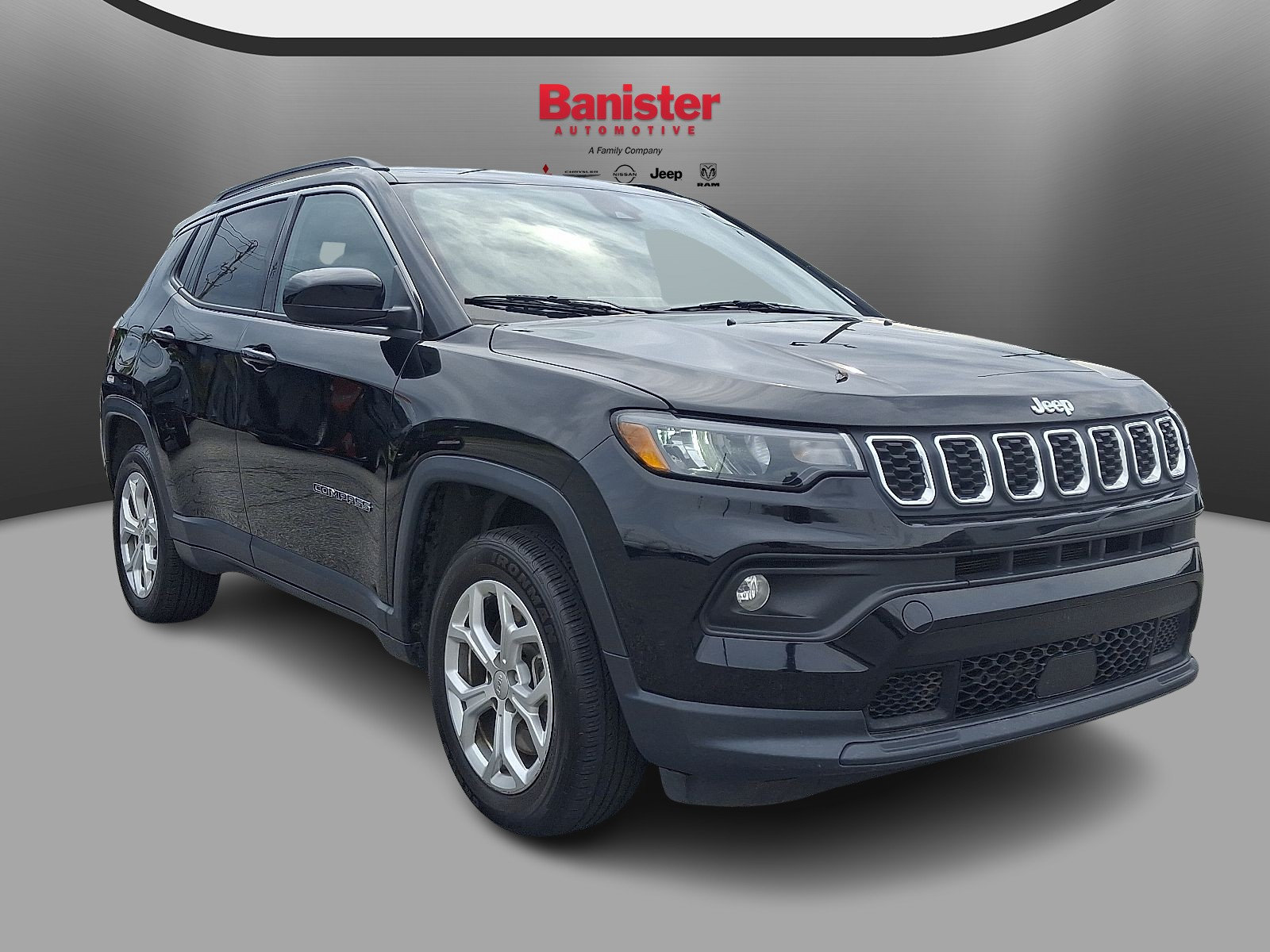 Used 2024 Jeep Compass Latitude AWD/4WD image 3