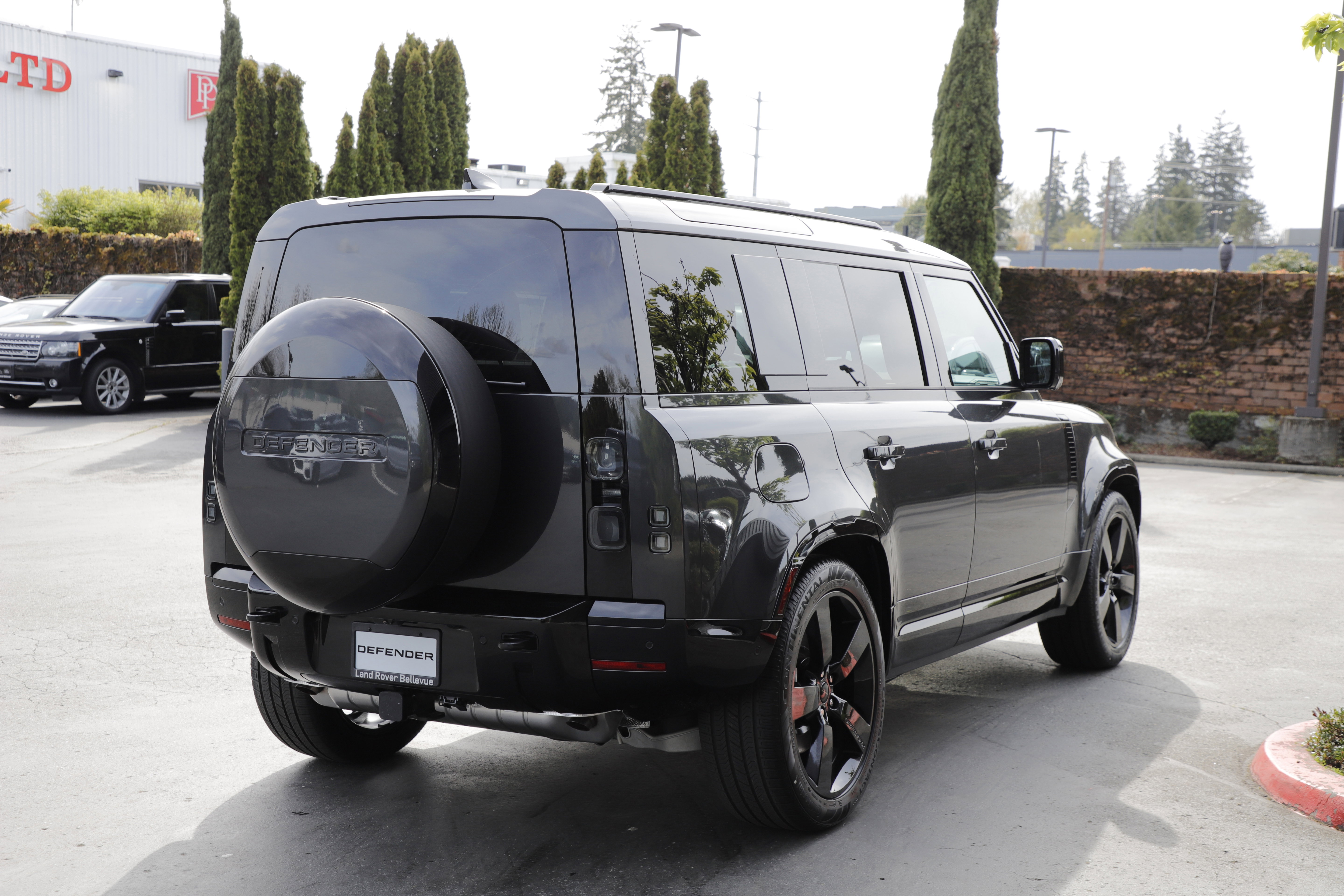 New 2026 Land Rover Defender 110 X-Dynamic SE image 8