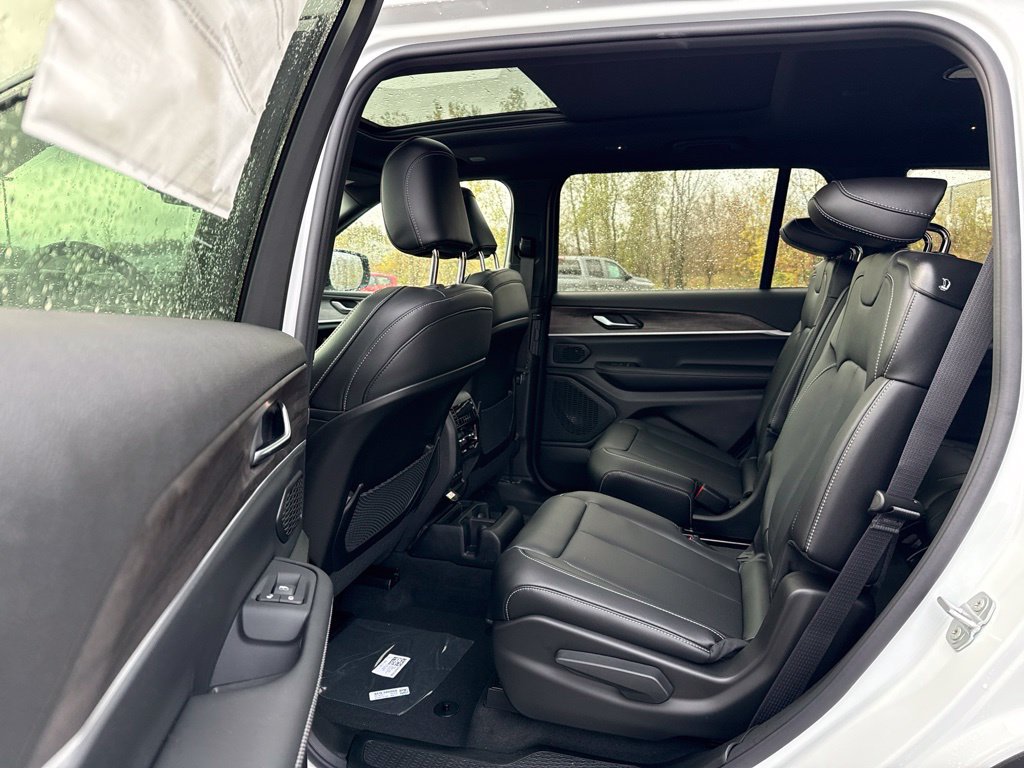 New 2027 Jeep Grand Cherokee L Limited AWD/4WD image 26