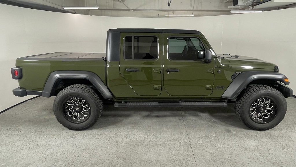 Used 2023 Jeep Gladiator Sport w/ Off Road Group image 2