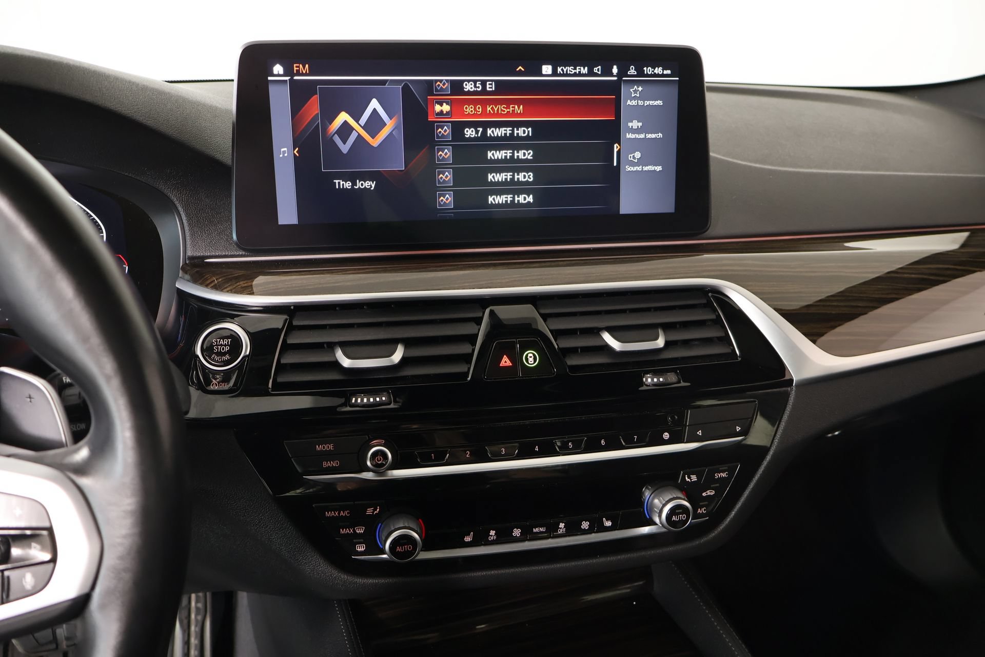 Used 2023 BMW 530i xDrive w/ M Sport Package AWD/4WD image 5