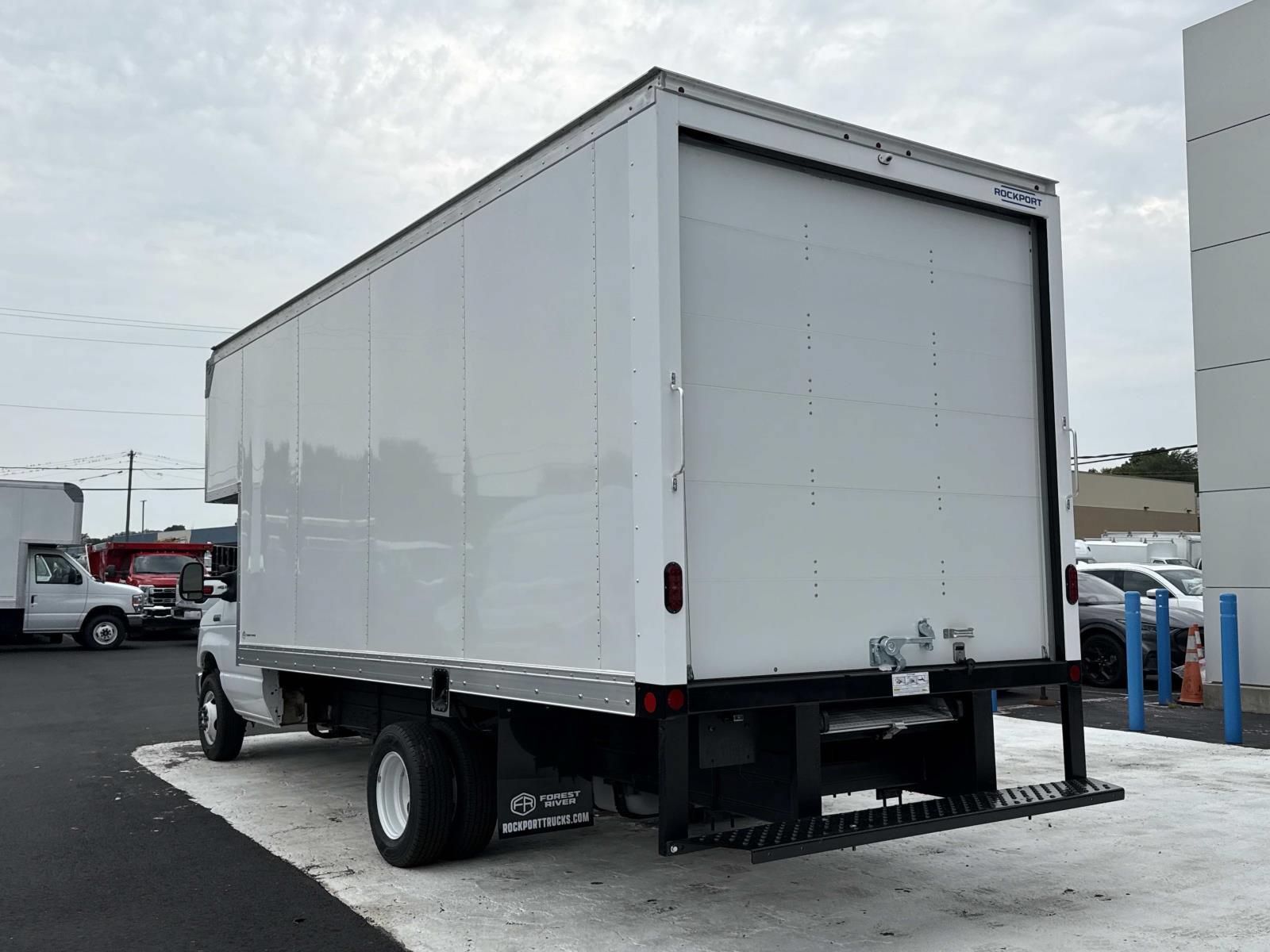 New 2027 Ford E-450 and Econoline 450 Super Duty w/ Power Equipment Group RWD image 5