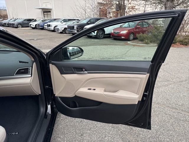 Used 2017 Hyundai Elantra Value Edition image 35