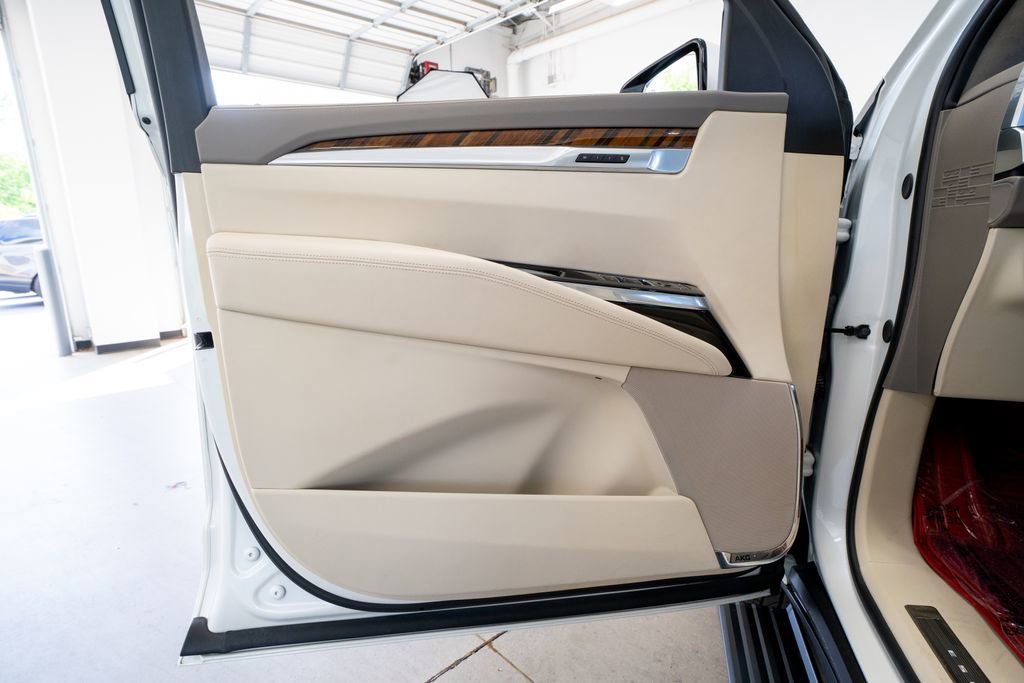 Used 2025 Cadillac Escalade ESV Sport Platinum w/ LPO, ONYX Package RWD image 24