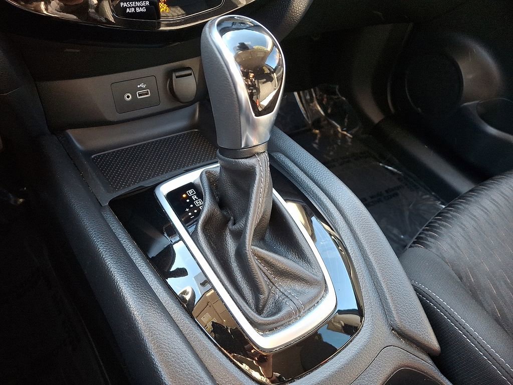 Used 2019 Nissan Rogue SV image 15