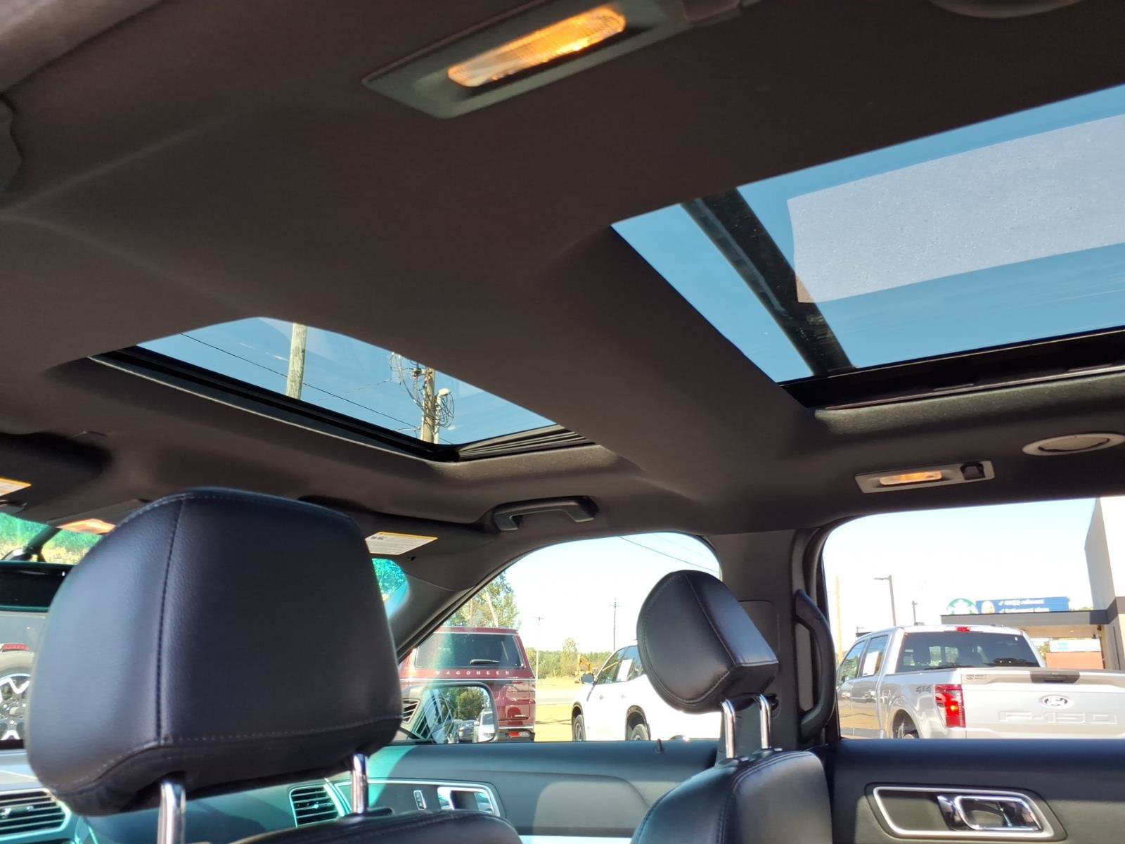 Used 2017 Ford Explorer XLT w/ Equipment Group 202A FWD image 14