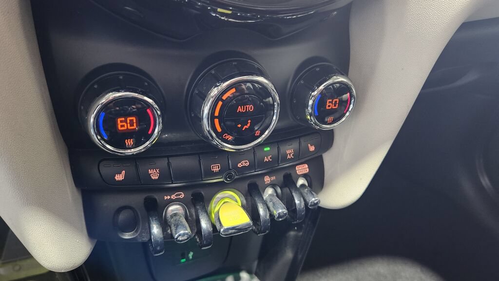 Used 2021 MINI Cooper SE w/ 6.5" Touchscreen Package FWD image 14