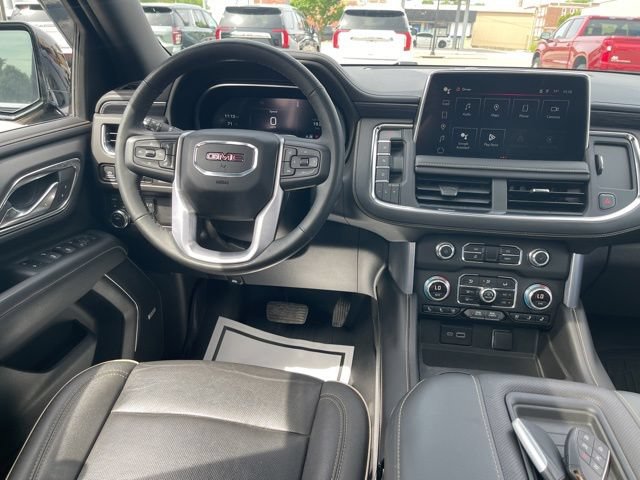 Used 2023 GMC Yukon XL SLT w/ SLT Luxury Package AWD/4WD image 4