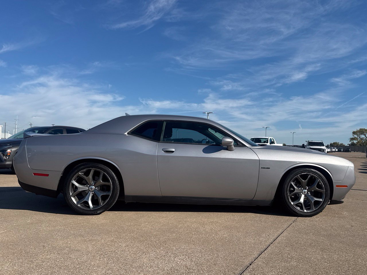 Used 2017 Dodge Challenger R/T w/ Driver Convenience Group RWD image 32