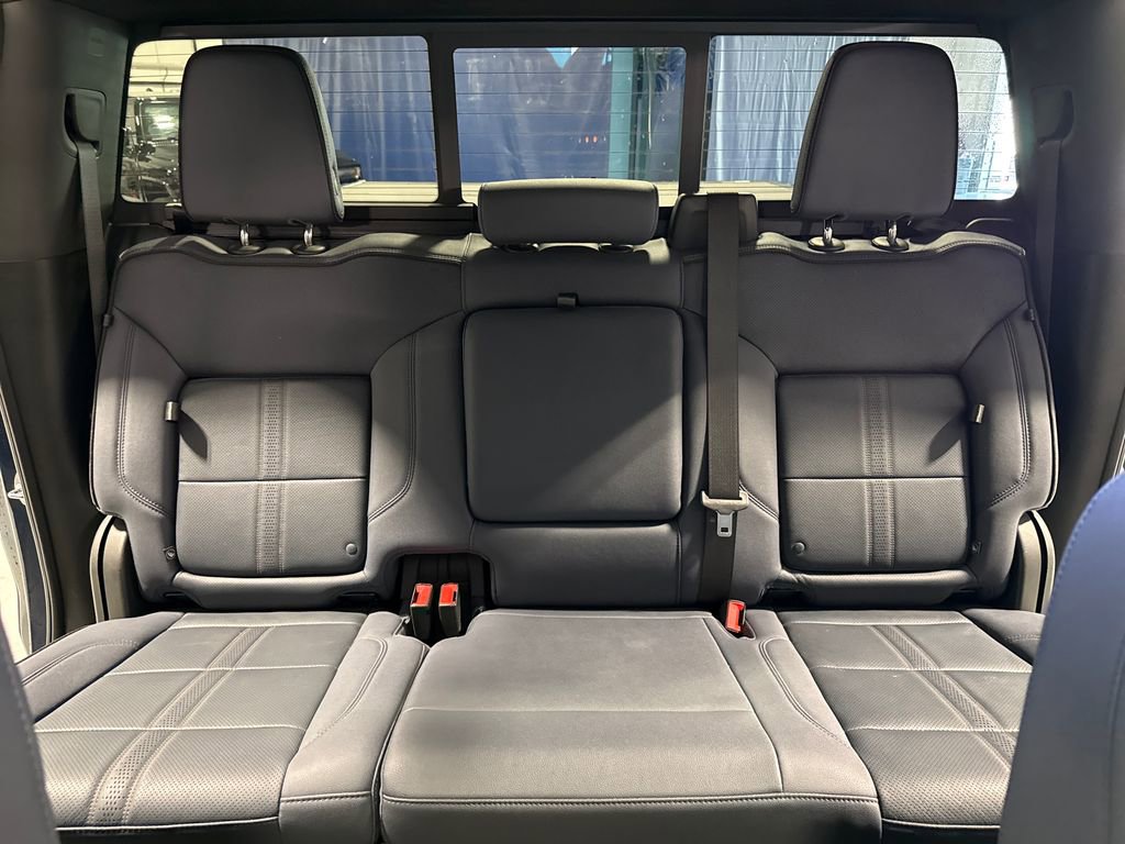 Used 2023 Chevrolet Silverado 1500 High Country w/ High Country Premium Package AWD/4WD image 40