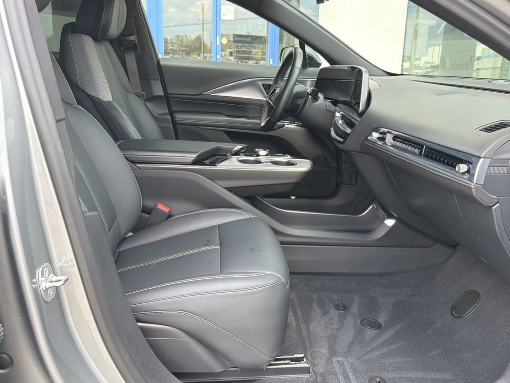 Used 2024 Cadillac Lyriq Tech image 17