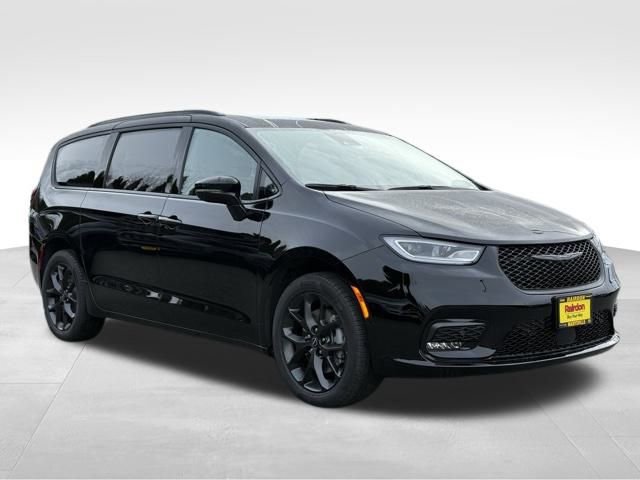 New 2026 Chrysler Pacifica Limited