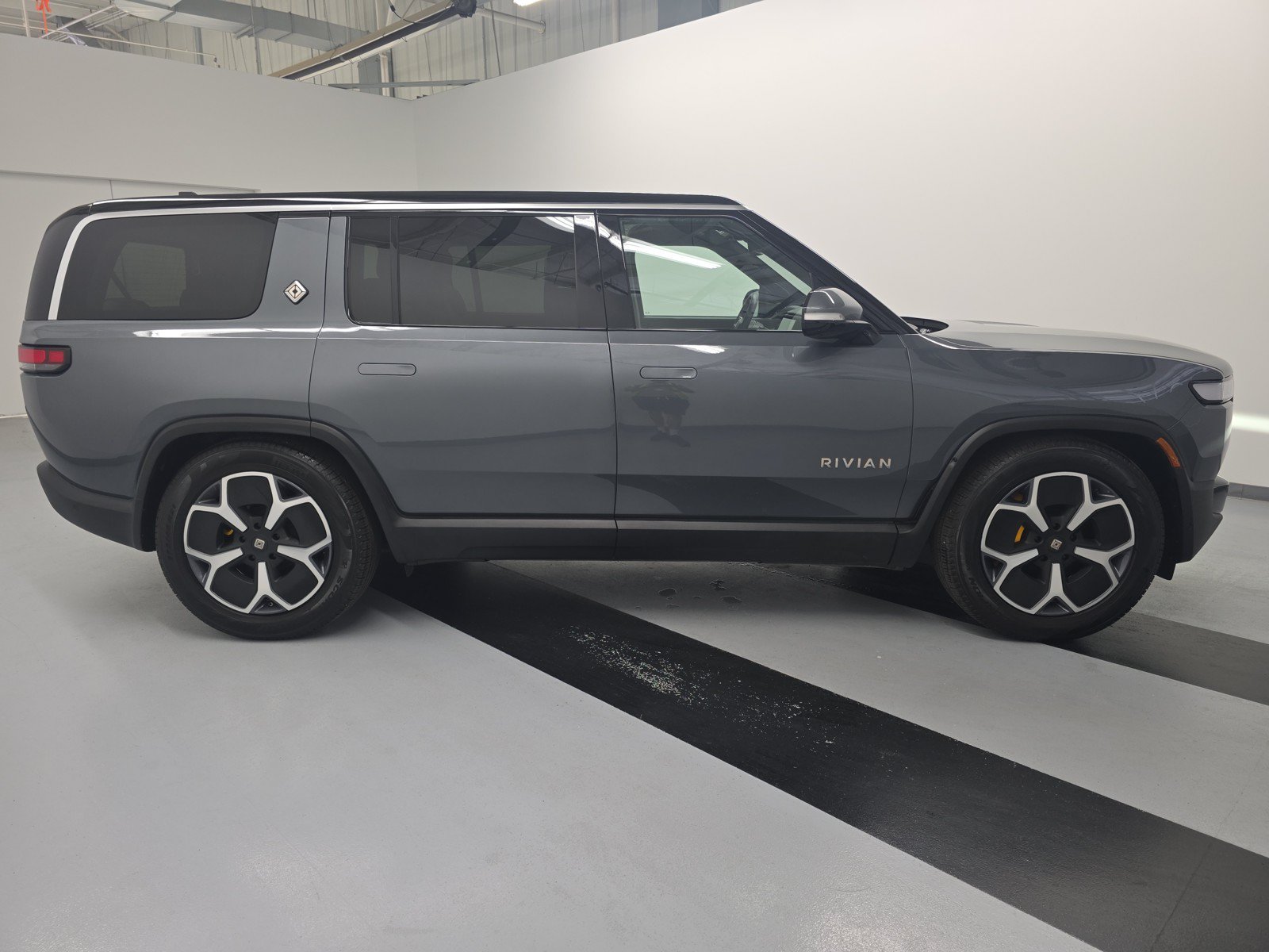 Used 2024 Rivian R1S Adventure AWD/4WD image 6