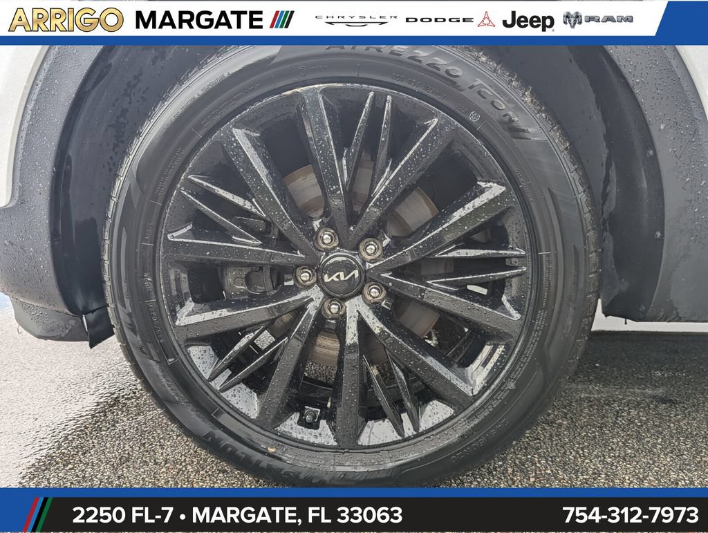 Used 2022 Kia Telluride SX w/ Towing Package FWD image 10