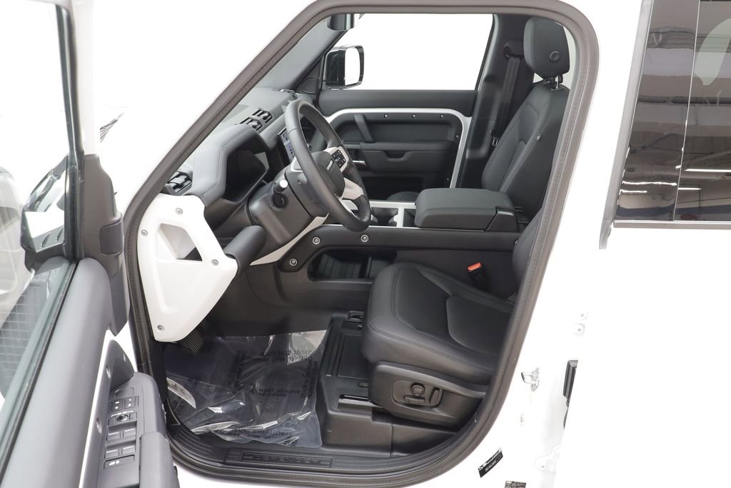 Used 2025 Land Rover Defender 110 S image 6
