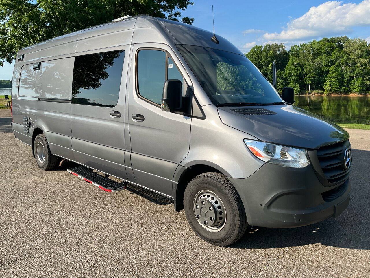 Used 2022 Mercedes-Benz Sprinter 4500 image 3