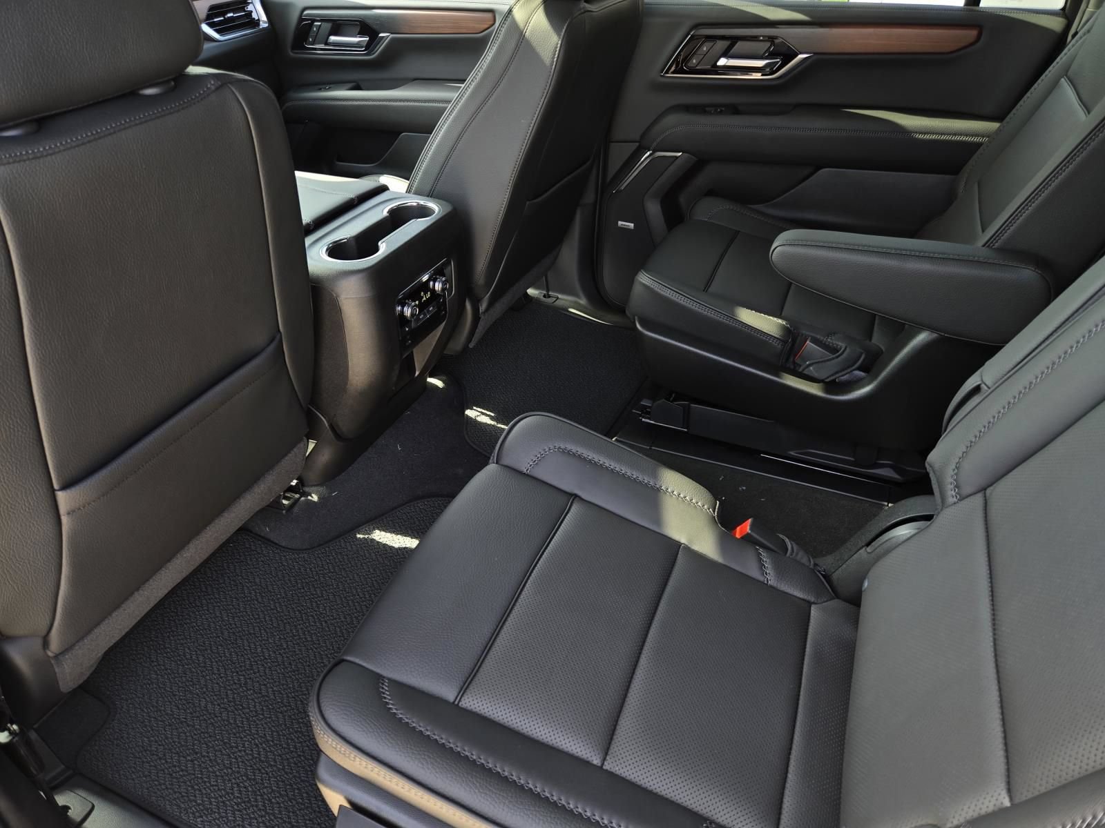 New 2026 GMC Yukon XL Denali w/ Sun & Power Step Package AWD/4WD image 6