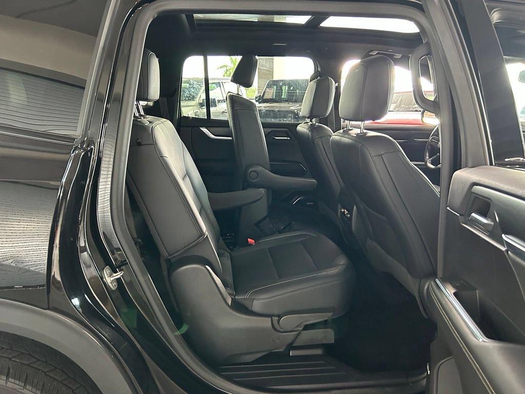 Used 2024 GMC Acadia Elevation w/ Black Edition FWD image 43