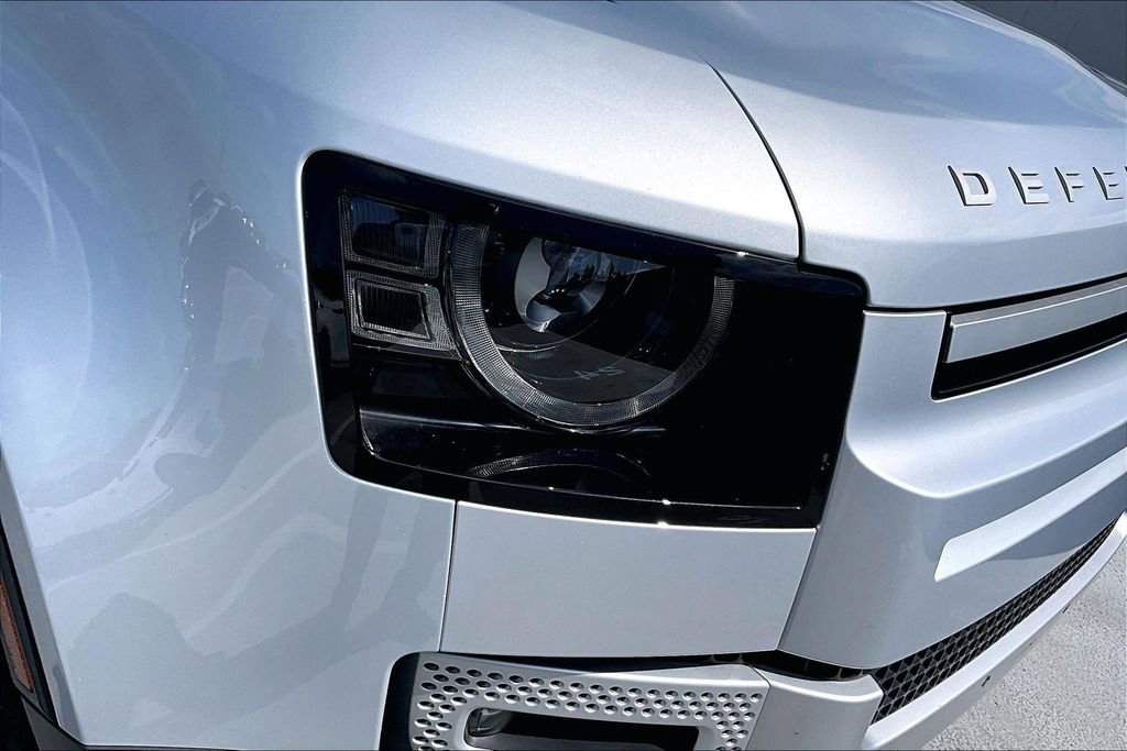 Certified 2023 Land Rover Defender 110 SE image 31