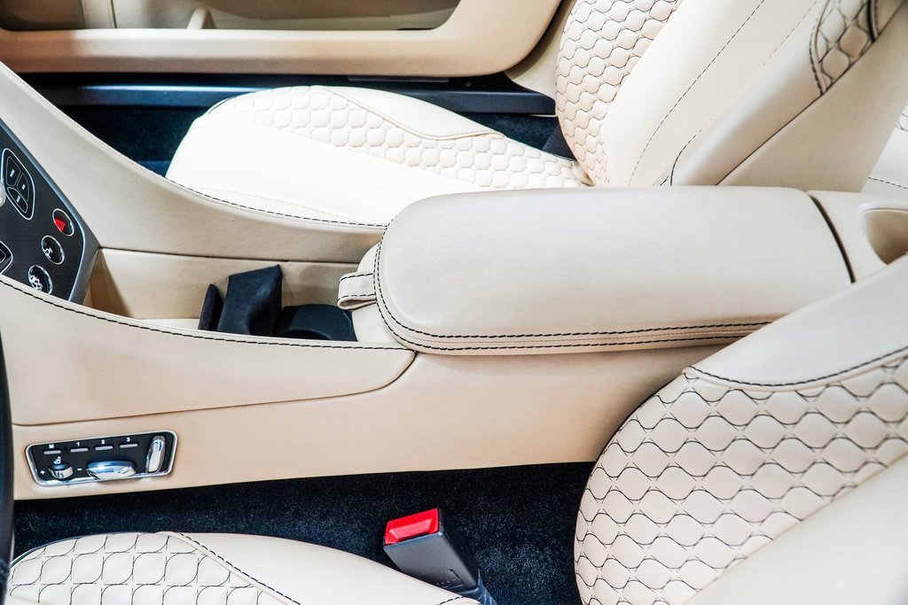 Used 2017 Aston Martin Vanquish Coupe image 39