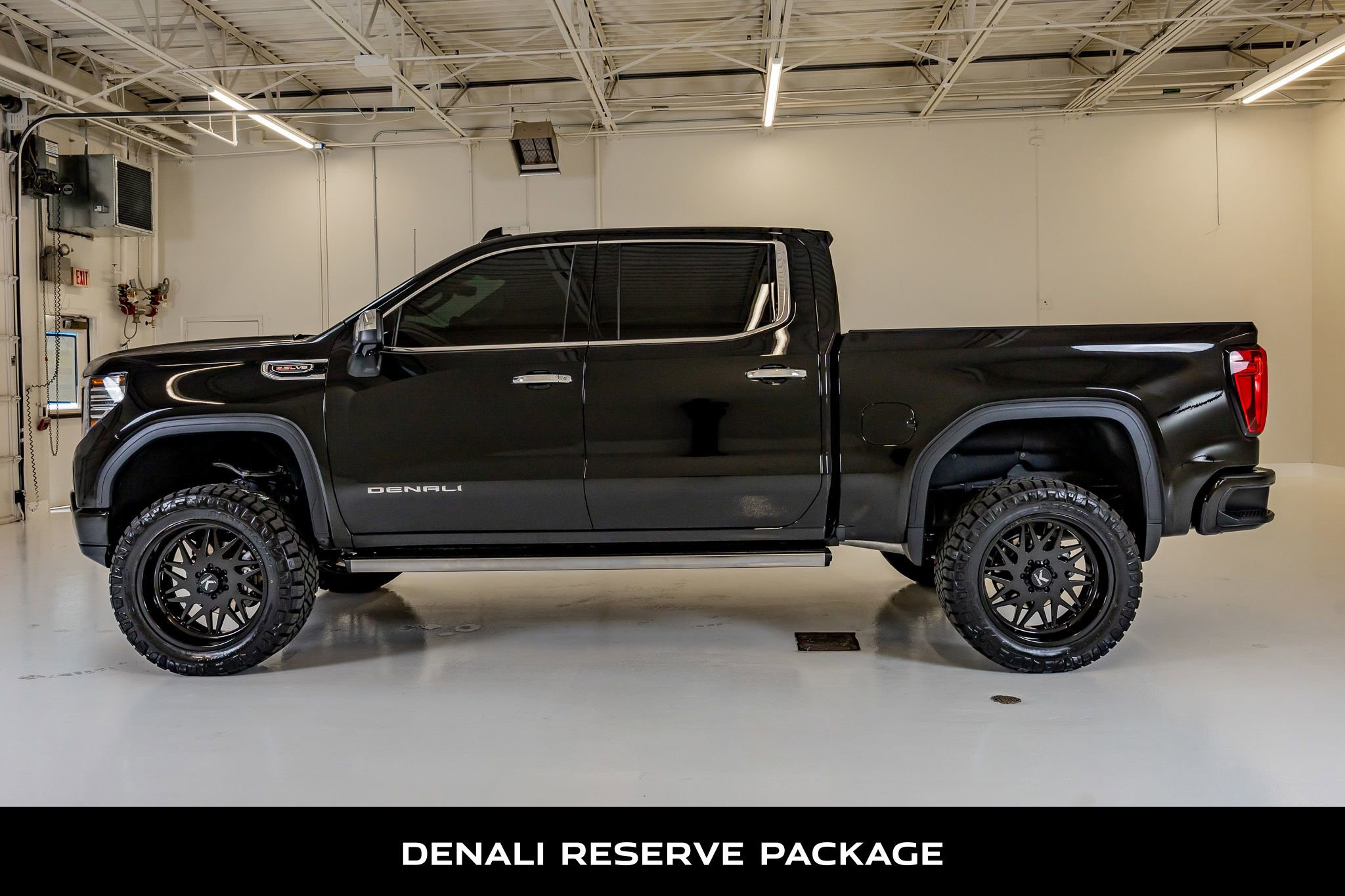 Used 2025 GMC Sierra 1500 Denali w/ Denali Reserve Package image 6