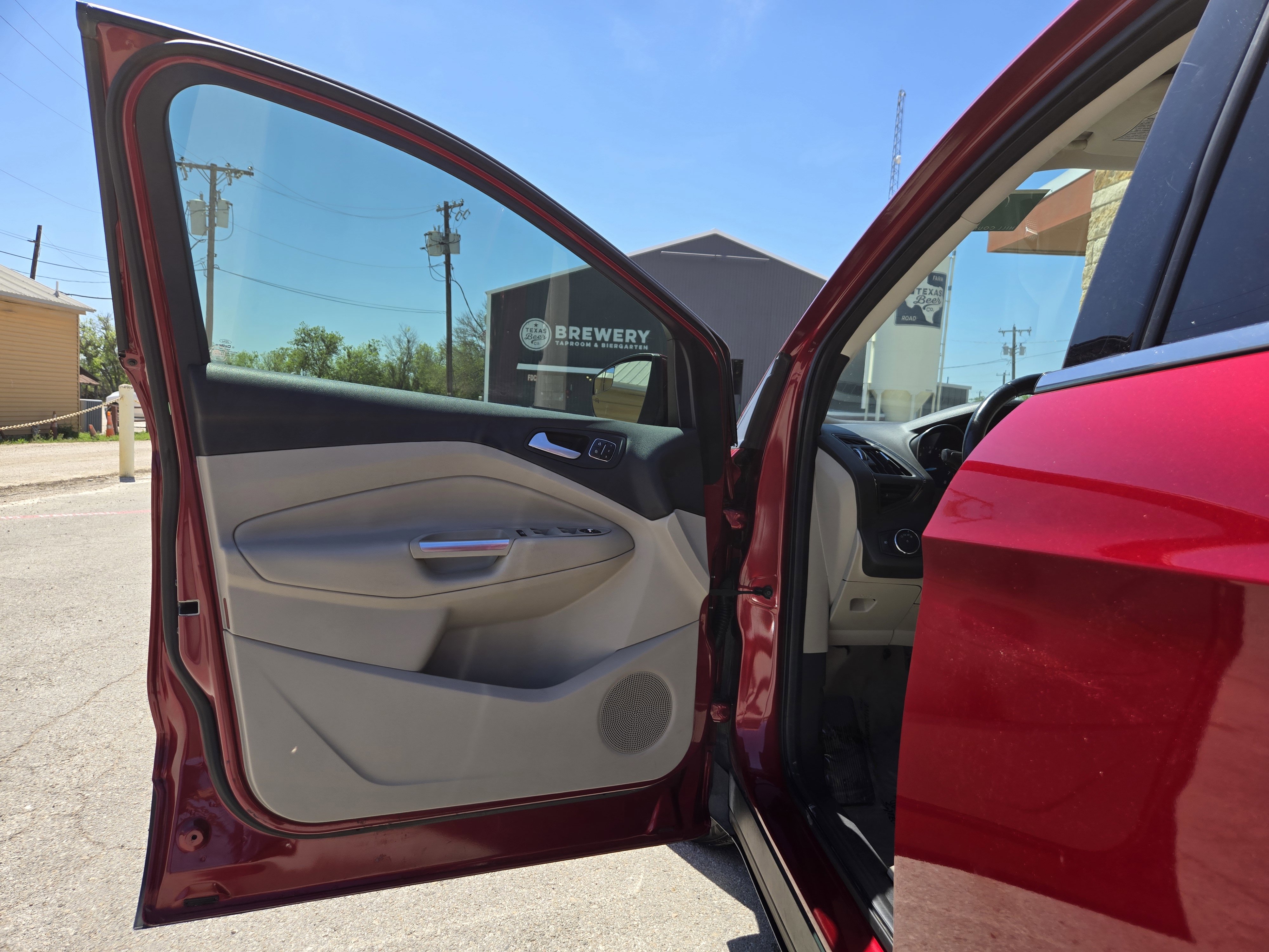 Used 2015 Ford Escape Titanium image 4