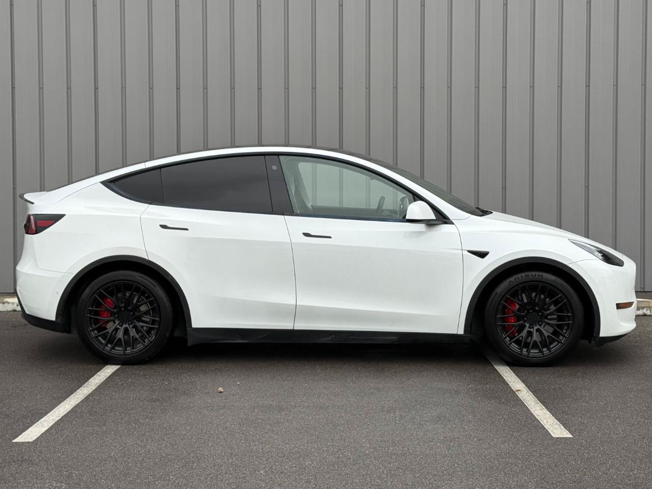 Used 2022 Tesla Model Y Performance AWD/4WD image 4