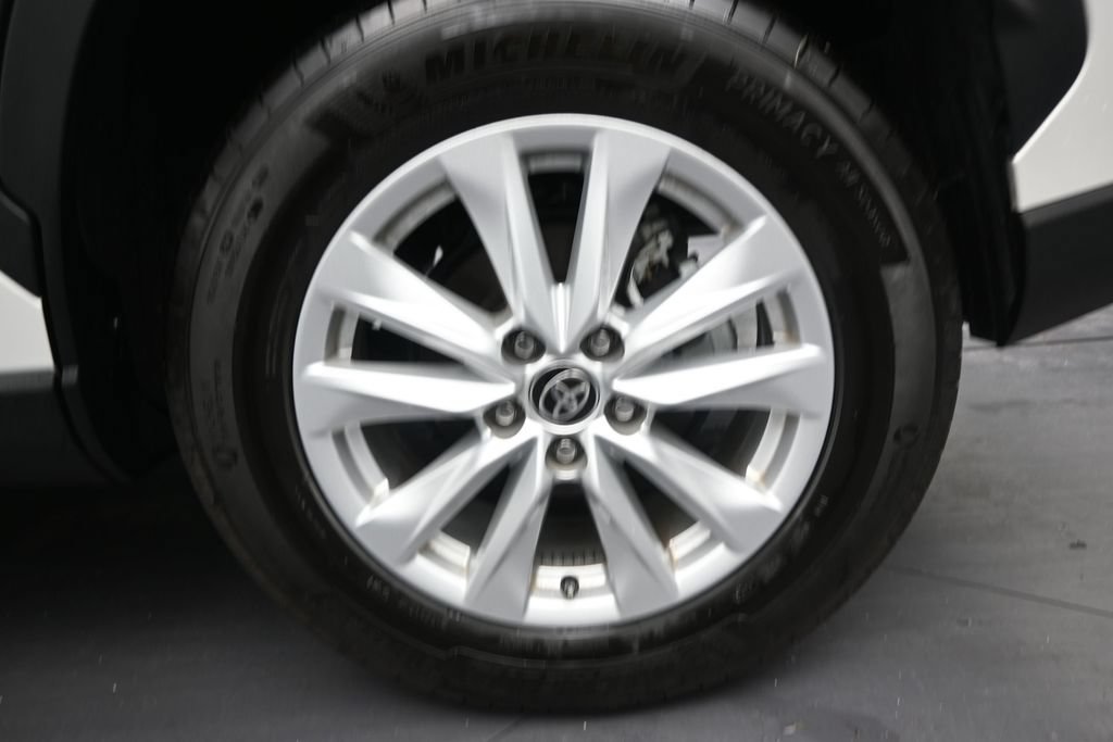 Used 2026 Toyota Corolla Cross LE FWD image 10