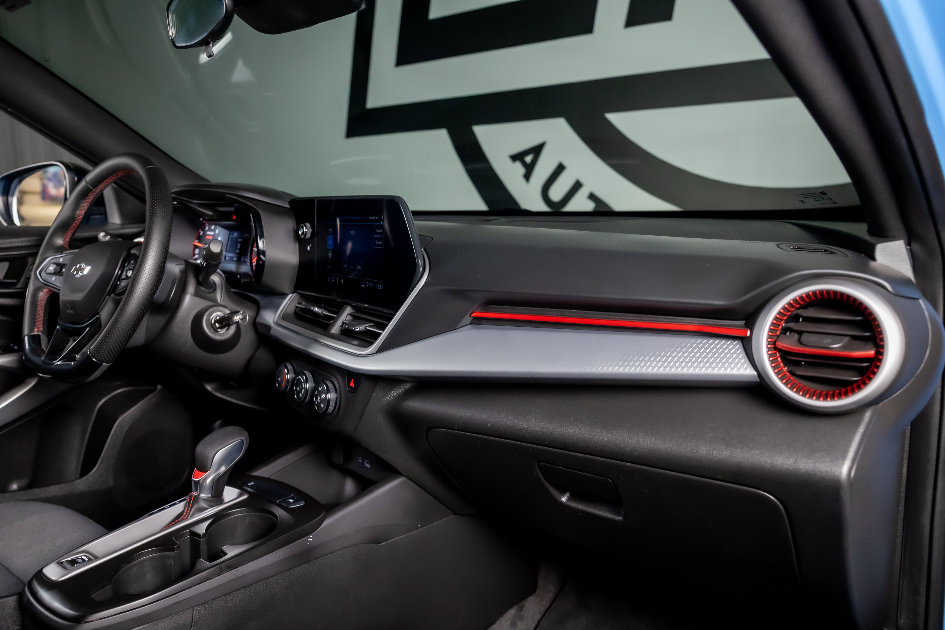 Used 2024 Chevrolet Trax RS FWD image 18
