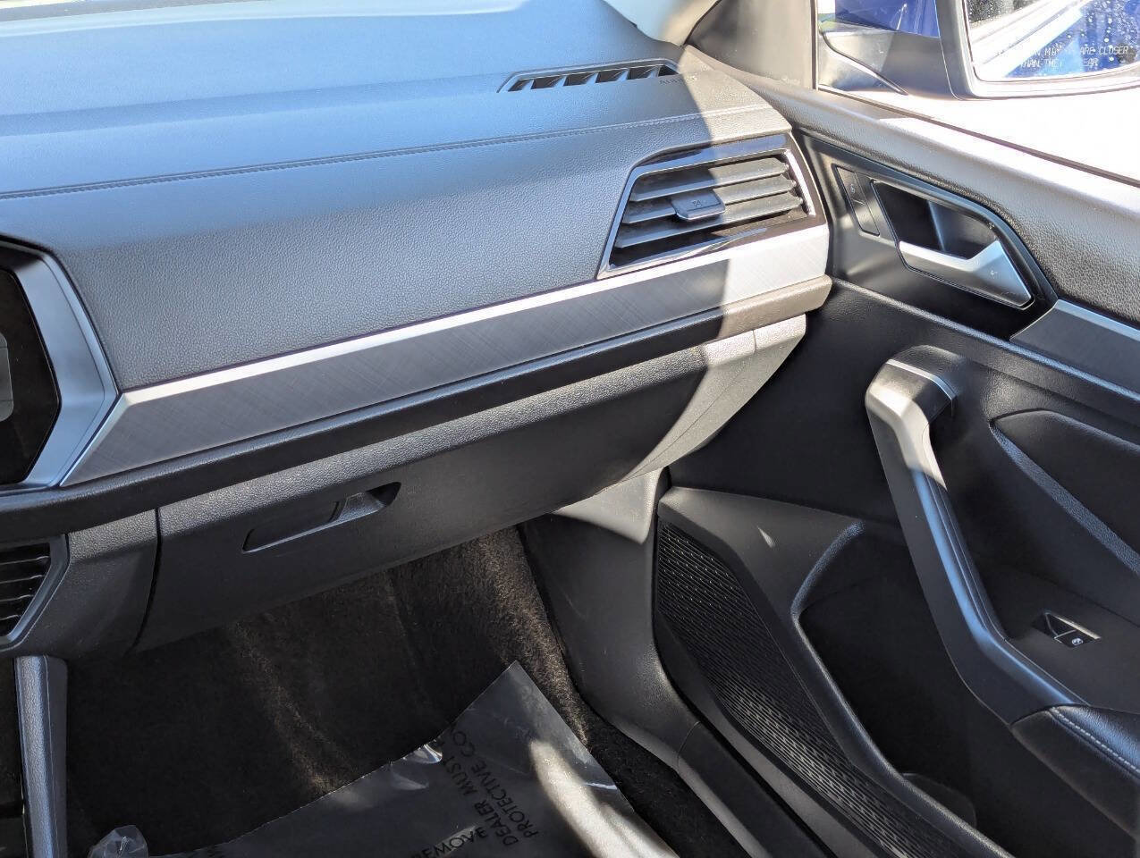 Used 2022 Volkswagen Jetta SE image 17