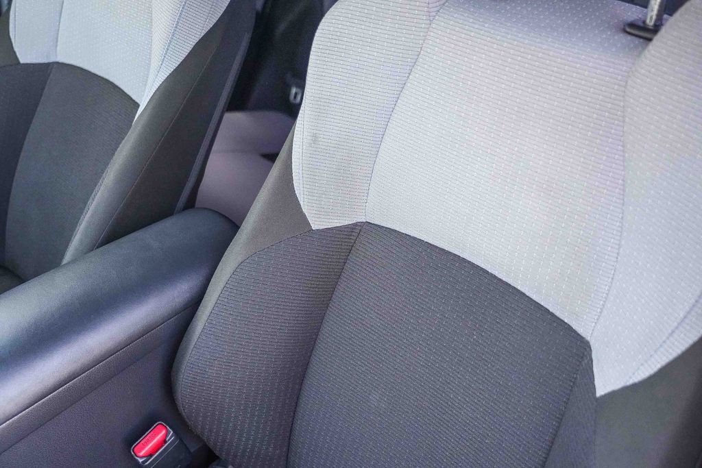 Used 2019 Toyota C-HR XLE FWD image 30
